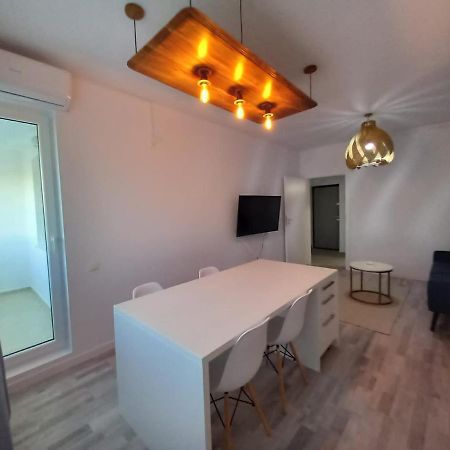 Preciziei 1Br Luxury Apartment With Fast Wifi, Self Check In And Parking บูคาเรสต์ ภายนอก รูปภาพ