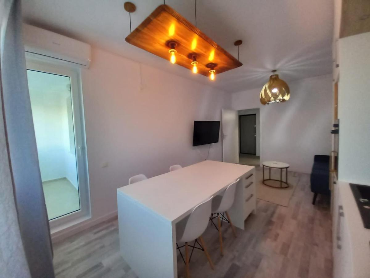 Preciziei 1Br Luxury Apartment With Fast Wifi, Self Check In And Parking บูคาเรสต์ ภายนอก รูปภาพ
