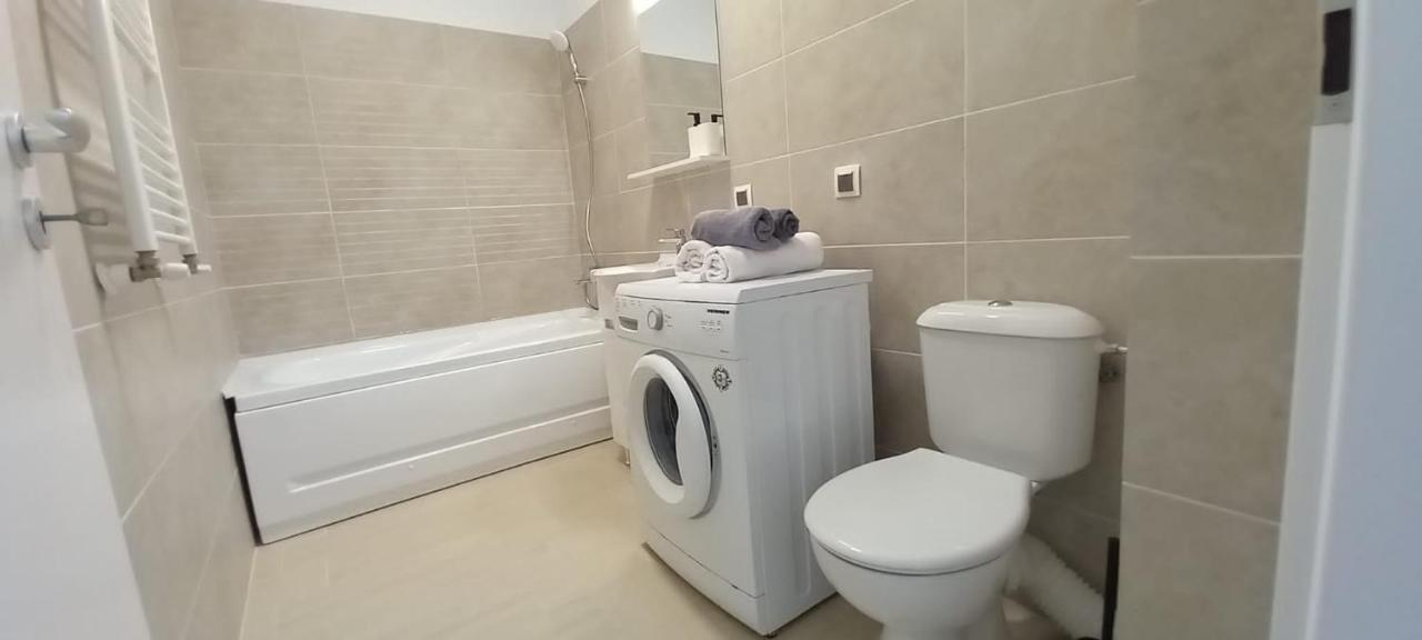 Preciziei 1Br Luxury Apartment With Fast Wifi, Self Check In And Parking บูคาเรสต์ ภายนอก รูปภาพ