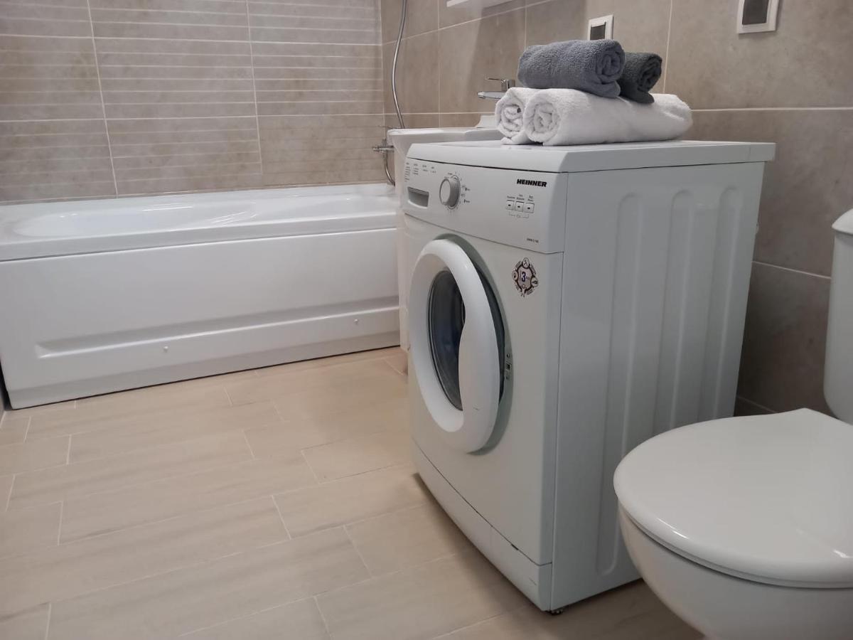 Preciziei 1Br Luxury Apartment With Fast Wifi, Self Check In And Parking บูคาเรสต์ ภายนอก รูปภาพ